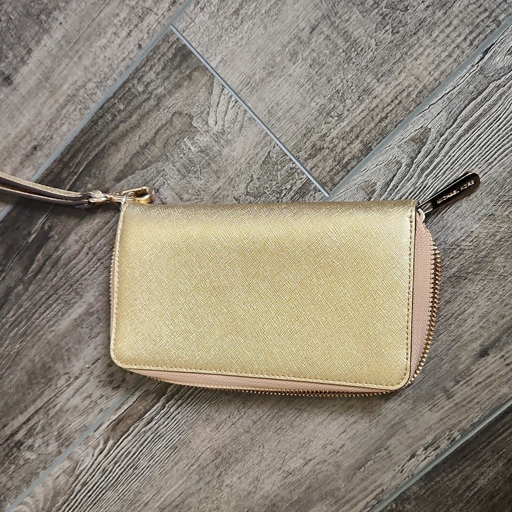 Michael Kors gold wallet - Picture 3 of 3